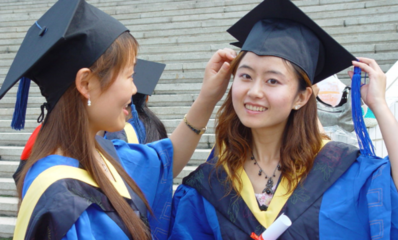 畢業(yè)后檔案與戶口仍在學(xué)校，第二年是否還算應(yīng)屆生？擇業(yè)身份全解析